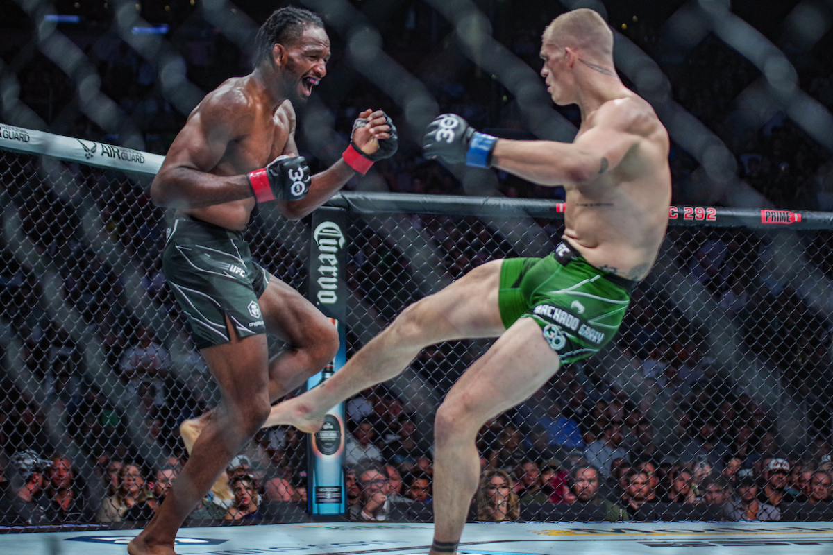 Ian Machado Garry castigou Neil Magny ao aplicar constantes chutes baixos durante luta no UFC