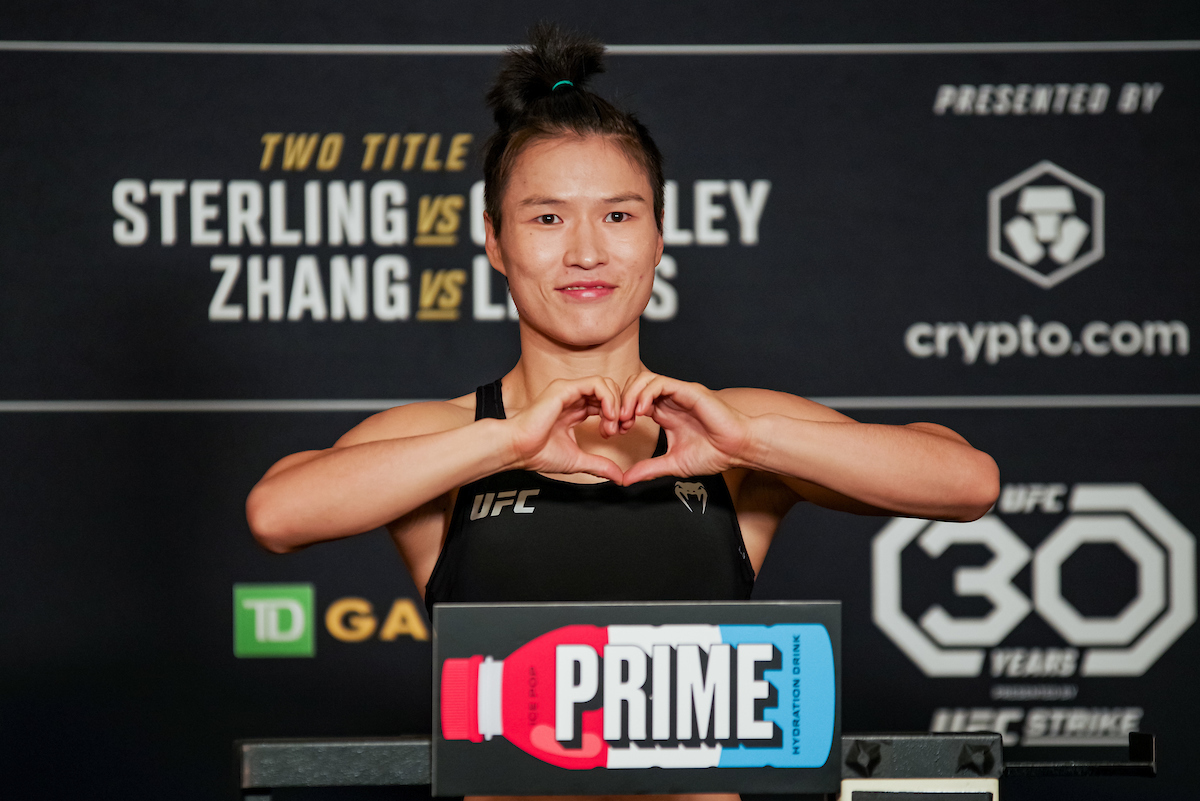 Weili Zhang venceu a balança na pesagem do UFC 292