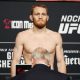 Jack Della Maddalena posa na pesagem oficial do Noche UFC.