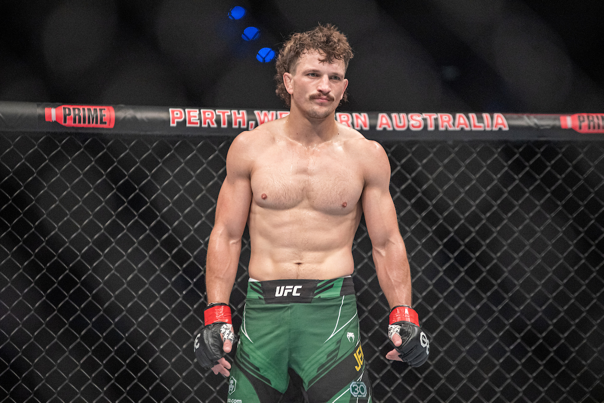 Imagem forte! Atleta da casa, australiano sofre grave lesão no cotovelo no UFC 293; veja