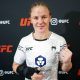 Valentina Shevchenko posa para fotos após conversar com a reportagem da Ag Fight