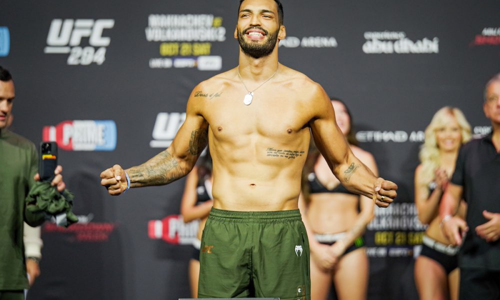 Blindado sorri no palco de Abu Dhabi