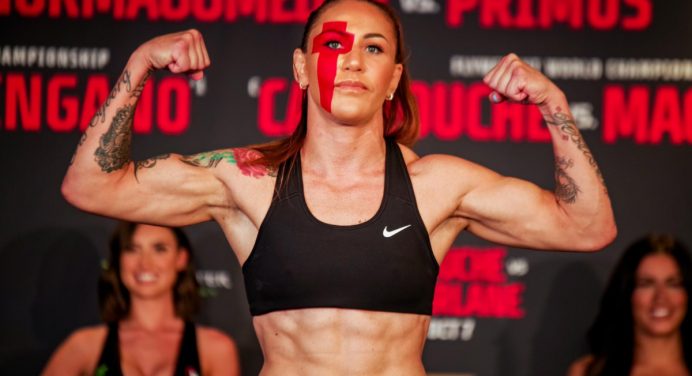 Cris Cyborg vence a balança e confirma disputa de título no Bellator 300