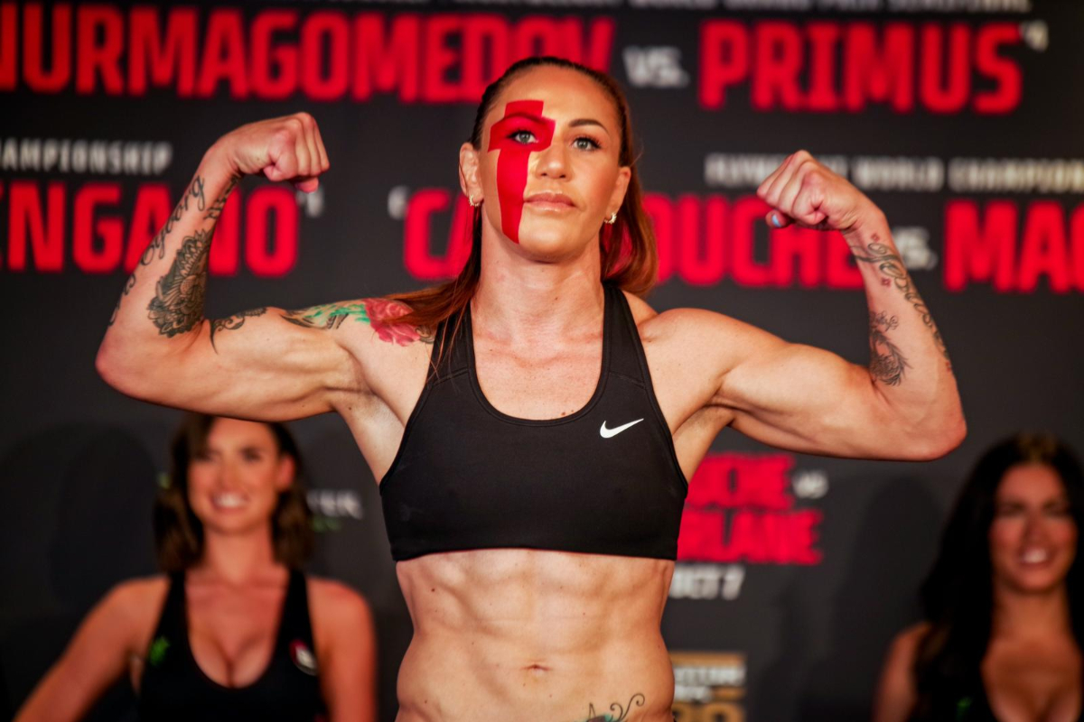 Cris Cyborg tenta defender seu título pela quinta vez no Bellator 300