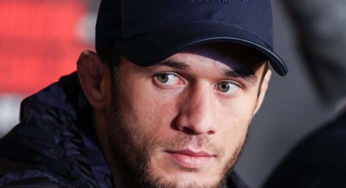 Treinador elege primo de Khabib como melhor peso-por-peso: “Mais talentoso que já treinei”