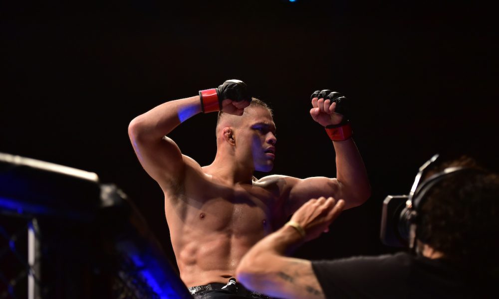 Elves Brener comemora vitória no UFC SP.