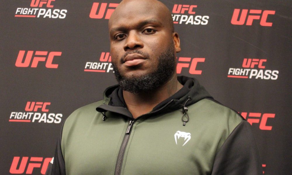 Derrick Lewis posa para fotos após dar entrevista para a Ag Fight