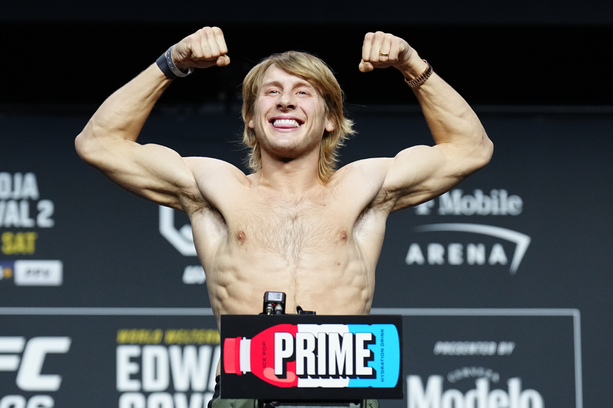 Paddy Pimblett na pesagem cerimonial do UFC 296.