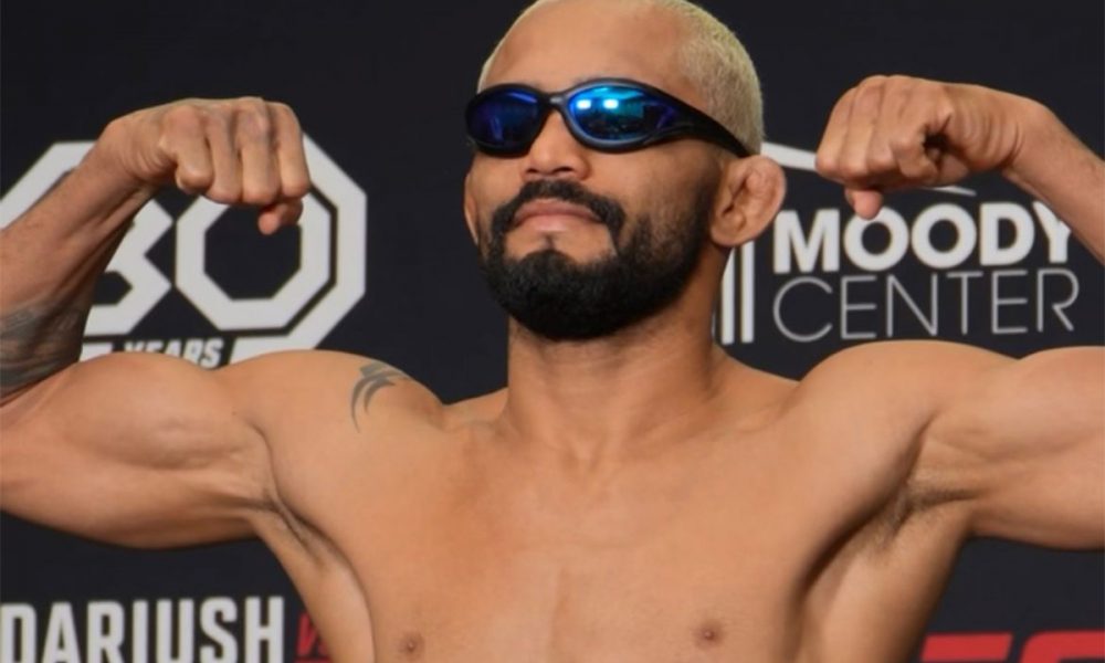 Deiveson Figueiredo posa para fotos após bater o peso para o UFC Austin