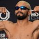 Deiveson Figueiredo posa para fotos após bater o peso para o UFC Austin