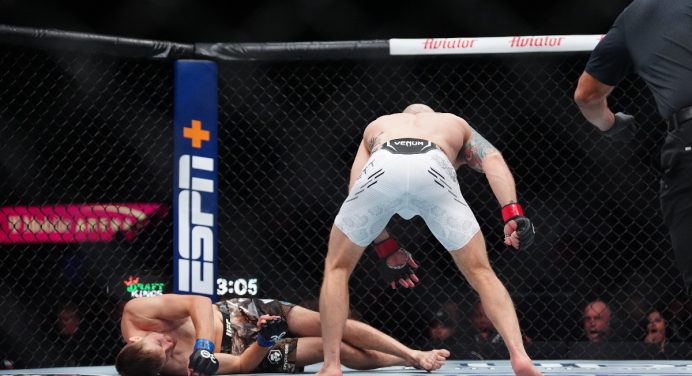 Alvo de nocaute brutal, lutador do UFC agradece rival por interromper golpes: “Teria me matado”