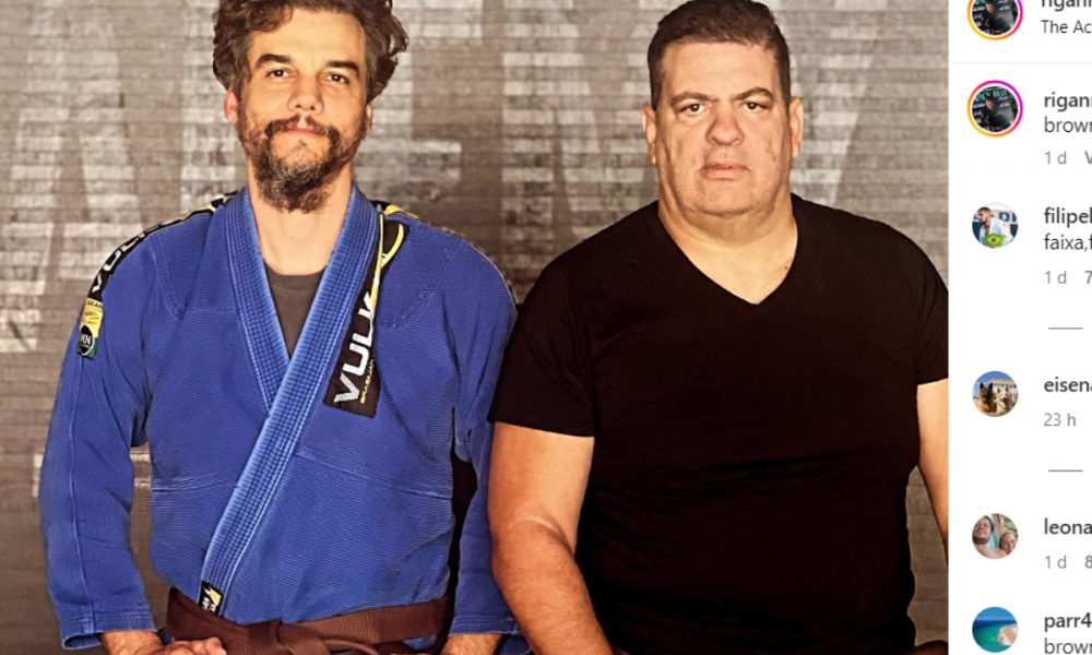Wagner Moura ao lado de seu mestre Rigan Machado