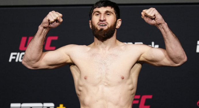 Confiante, Ankalaev oferece revanche imediata para Poatan em caso de vitória no UFC 313