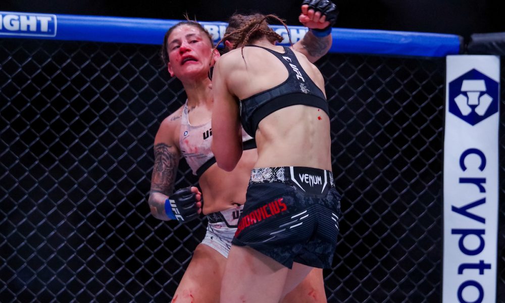 Priscila Pedrita foi derrotada por Jasmine Jasudavicius no UFC 297.