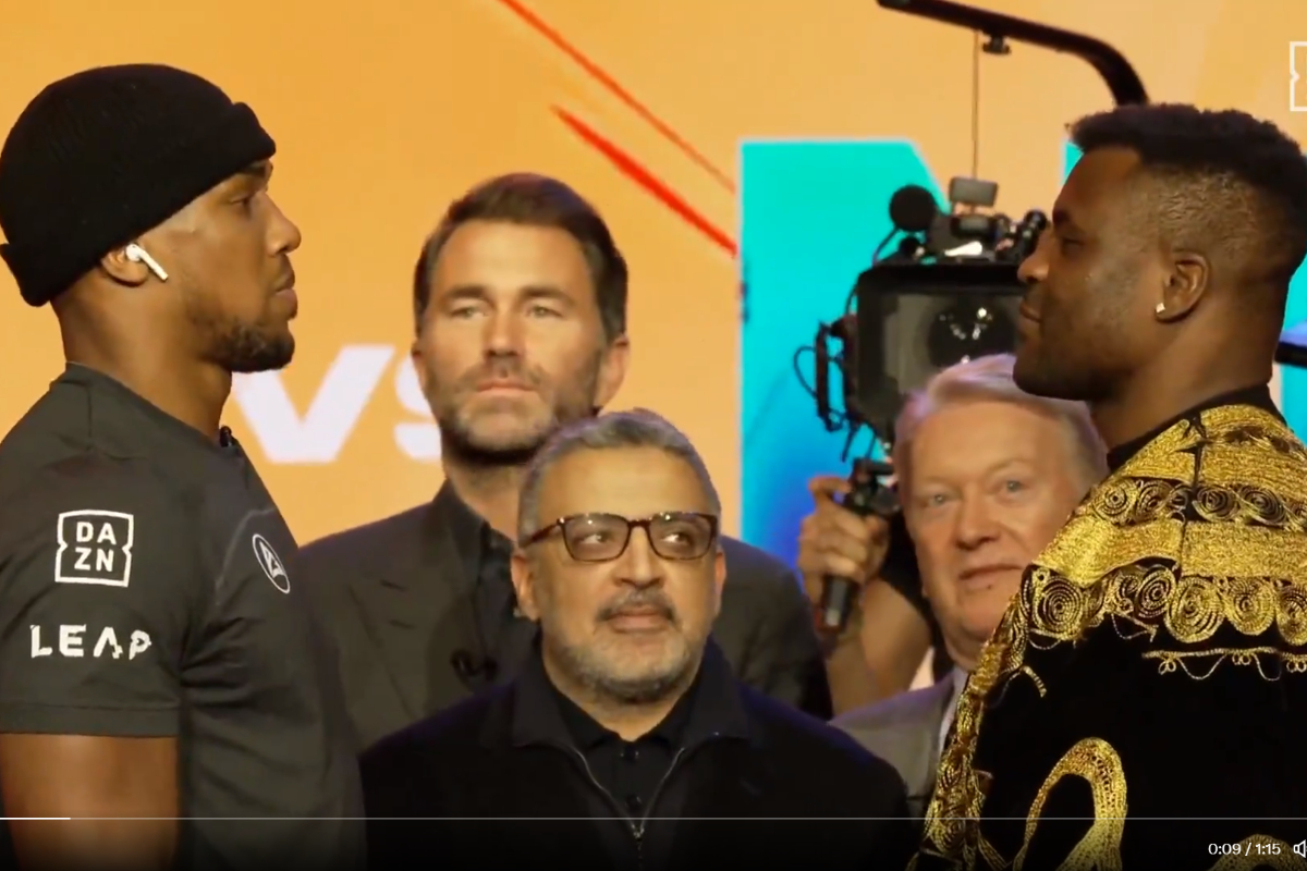 Francis Ngannou e Anthony Joshua fazem primeira encarada antes de luta de boxe; veja