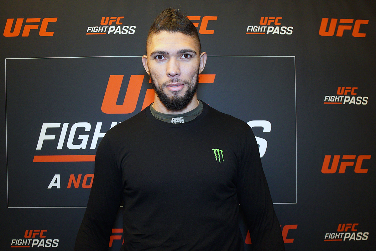 Johnny Walker absolve médico e relembra dano sofrido por golpe ilegal de Ankalaev no UFC 294