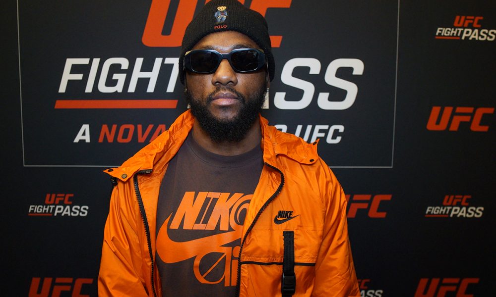 Manel Kape posa para fotos após conversar com a reportagem da Ag Fight no UFC Apex