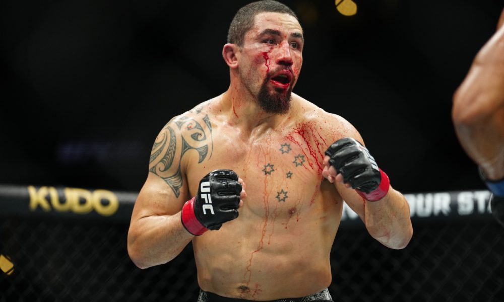 Robert Whittaker venceu Paulo Borrachinha no UFC 298.