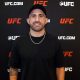 Alexander Volkanovski posa para fotos após conversar com a reportagem da Ag Fight