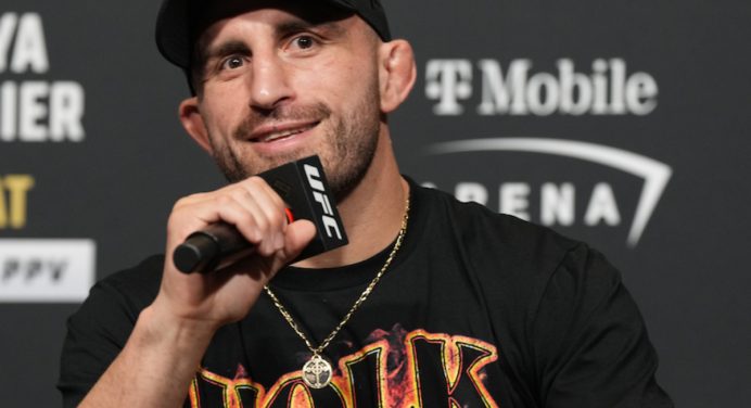 Volkanovski defende revanche entre Holloway e Topuria pelo título dos leves