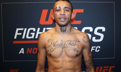 Carlos Prates posa para fotos após conversar com a reportagem da Ag Fight