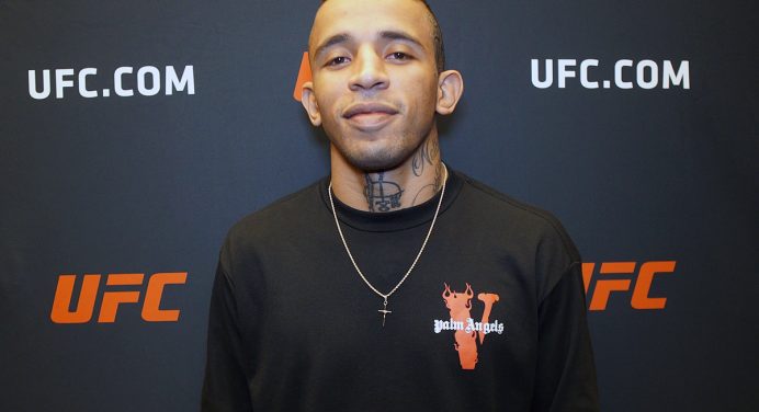 Mais um bônus! Carlos Prates leva R$ 273 mil por Performance da Noite no UFC 305