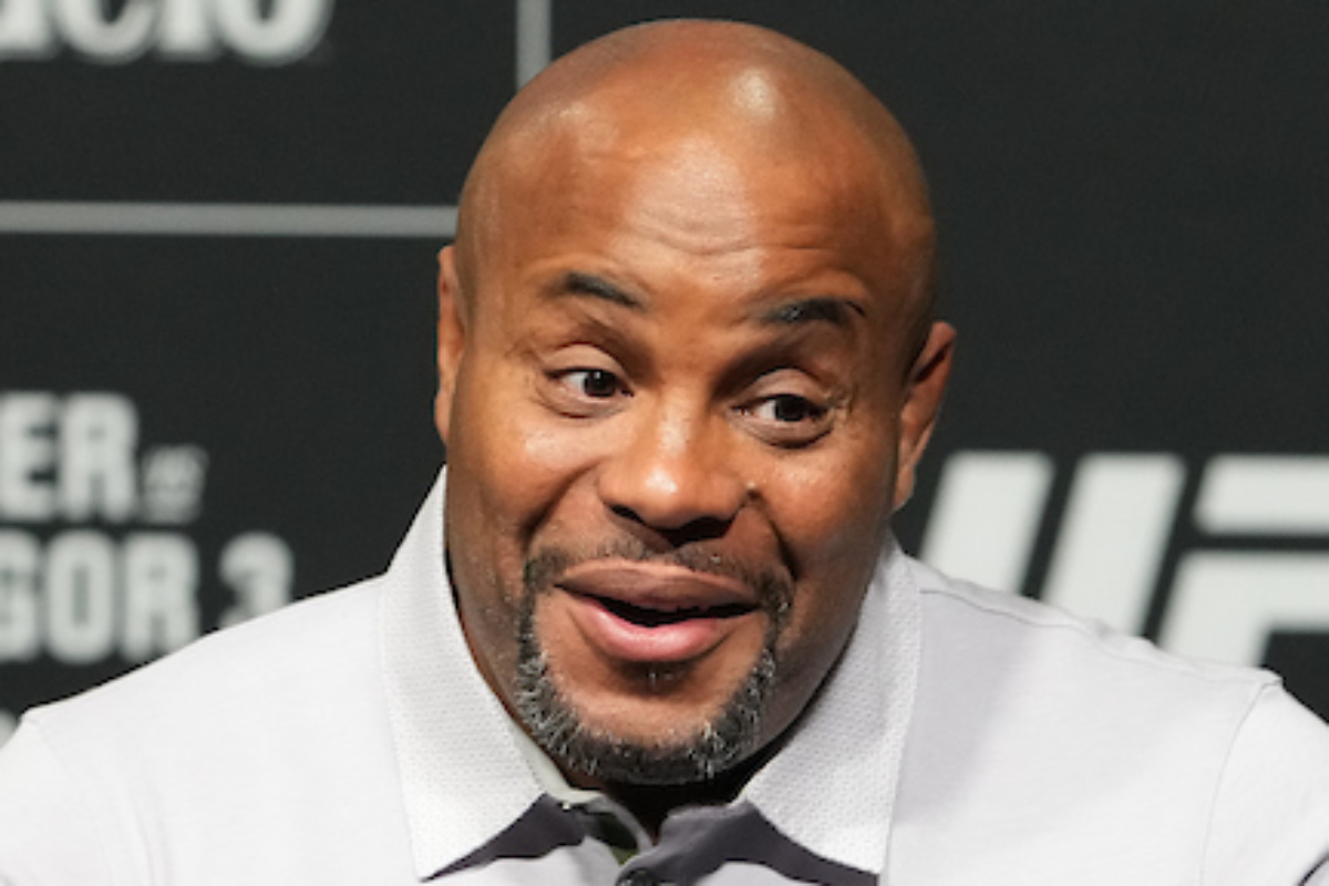 Ex-campeão do UFC, Daniel Cormier integra o Hall da Fama da organização e atua como comentarista