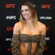 Mackenzie Dern posa para fotos após conversar com a reportagem da Ag Fight