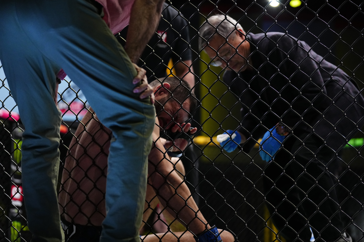 Golpe ilegal encerra luta no UFC após 11 segundos; entenda