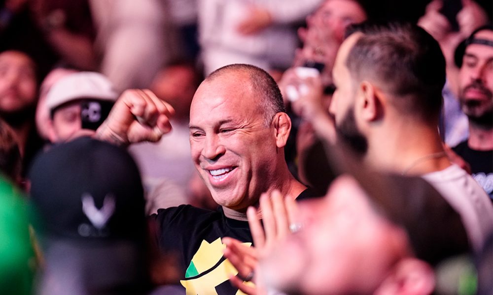 Wanderlei Silva é aplaudido após ser induzido ao Hall da Fama do UFC