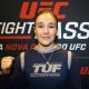 Alexa Grasso posa para fotos após conceder entrevista para a Ag Fight