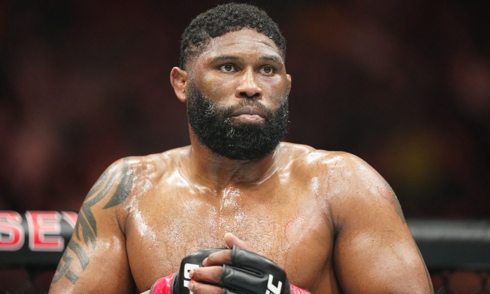 Curtis Blaydes em ação contra Malhadinho no UFC 299