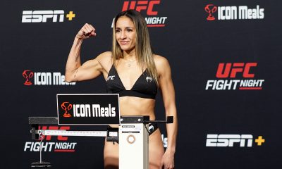 Jaqueline Amorim posa para fotos após bater o peso para sua luta no UFC Vegas 88