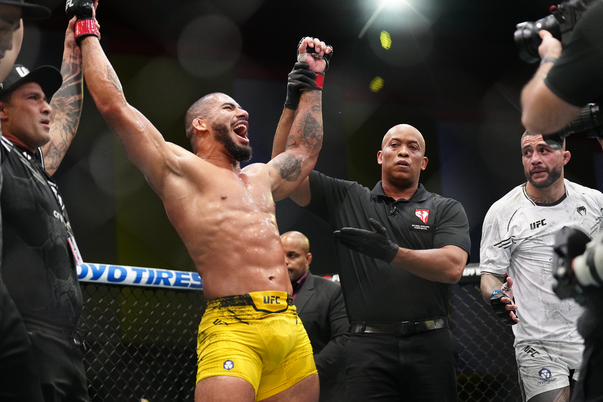 Vitor Petrino explica desafio para Anthony Smith no UFC: “Projeção muito grande”