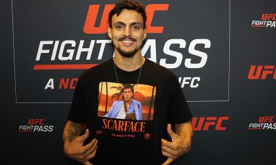 Ricardo Carcacinha posa para fotos após dar entrevista para a reportagem da Ag Fight