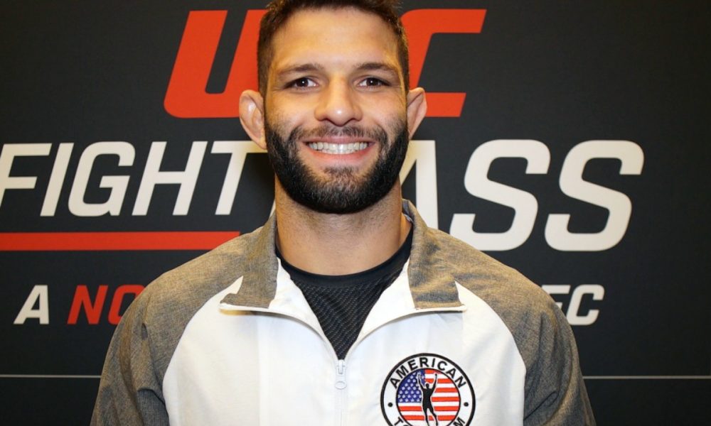 Thiago Moisés busca voltar ao top-15 dos leves do UFC