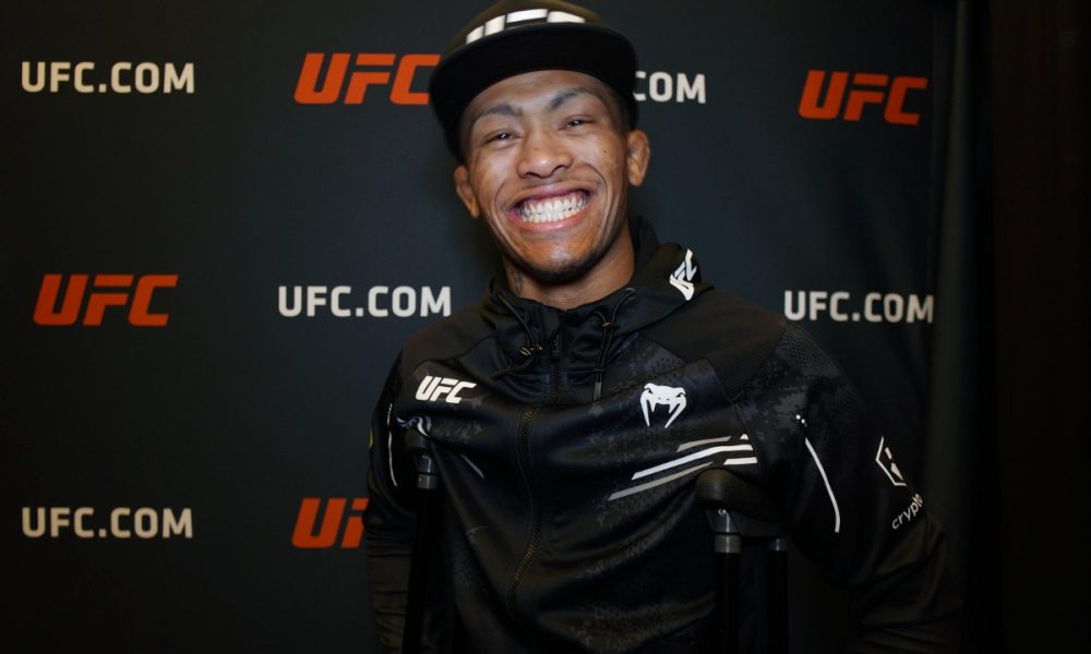 Lok Dog sorri em entrevista para a Ag Fight