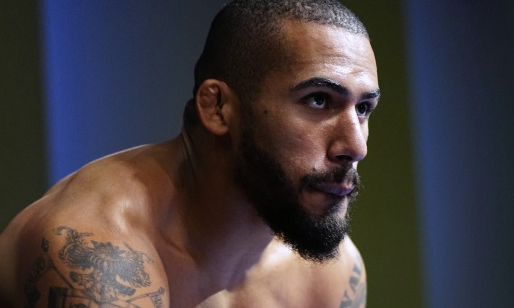 Vitor Petrino integra a elite dos meio-pesados do UFC