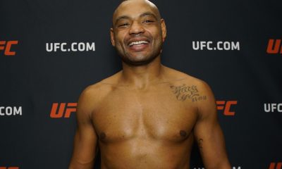 César Almeida sorridente após vencer sua estreia no UFC.