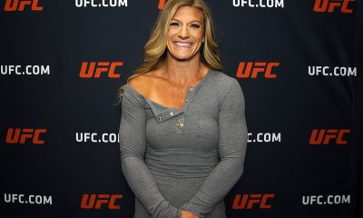 Kayla Harrison posa para fotos após ser entrevistado pela Ag Fight no UFC Apex