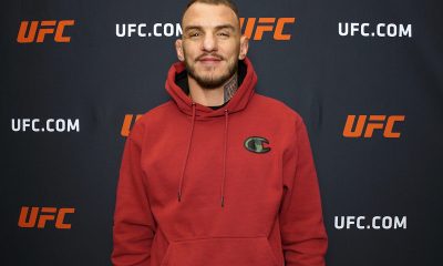 Renato Moicano posa para fotos após ser entrevistado pela Ag Fight no UFC Apex