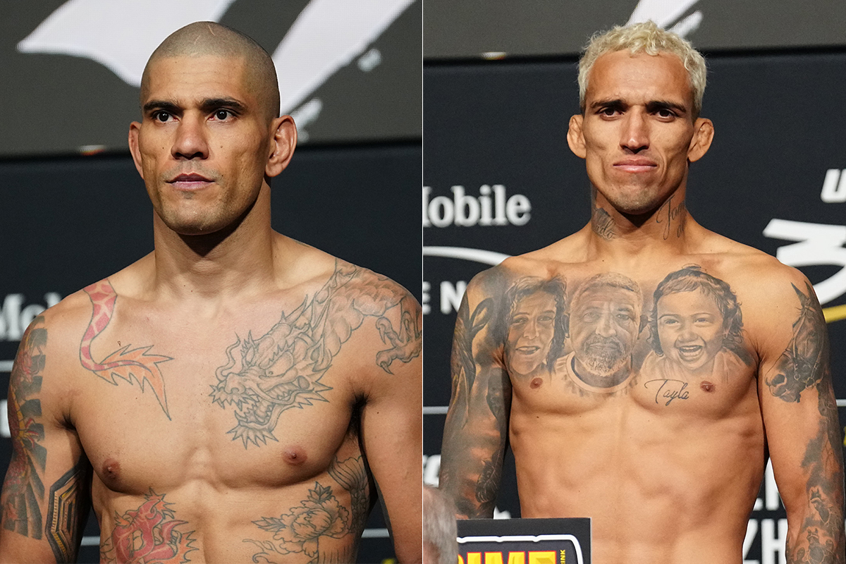 Alex Poatan e Charles do Bronx posam para fotos após se pesarem para o UFC 300