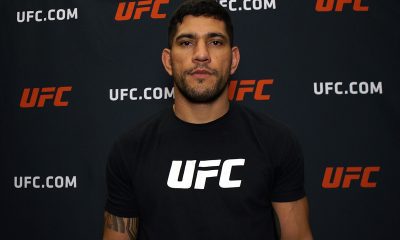 Alex Poatan posa para fotos após ser entrevistado pela Ag Fight no UFC Apex