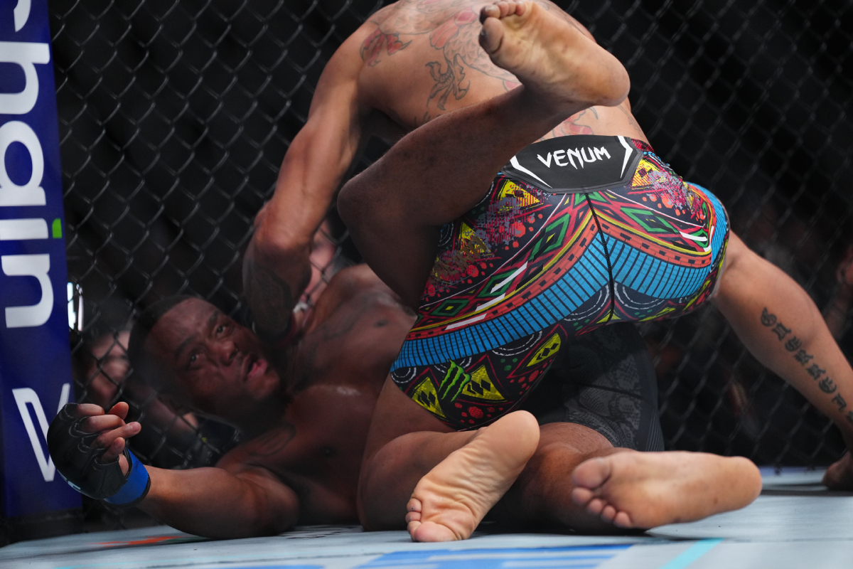 Alex Poatan é campeão dos meio-pesados do UFC