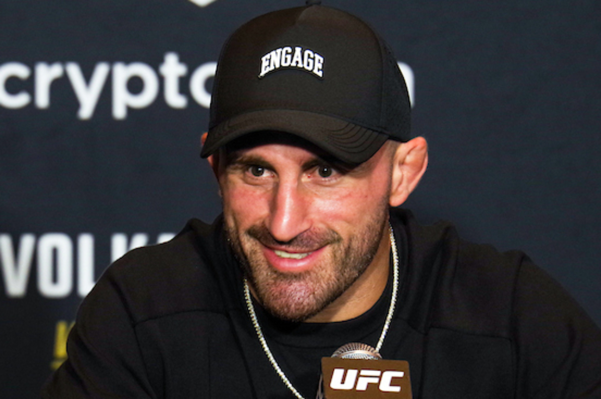 Volkanovski descarta lutar nos leves do UFC para aguardar disputa de cinturão dos penas
