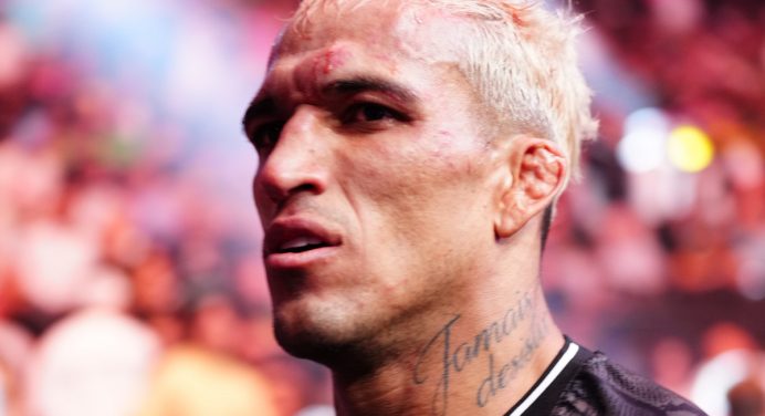 Hall da Fama do UFC questiona “fome” de Do Bronx e aposta em vitória de Holloway