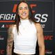 Norma Dumont posa para fotos após ser entrevistada pela reportagem da Ag Fight no UFC Apex
