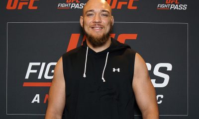 Valter Walker posa para fotos após ser entrevistado pela reportagem da Ag Fight