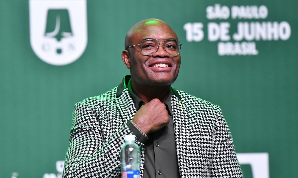 Anderson Silva sorri na coletiva de imprensa do Spaten Fight Night