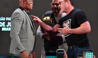Anderson Silva e Chael Sonnen ficam frente a frente durante coletiva do Spaten Fight Night
